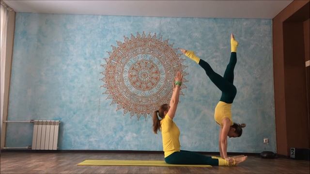 AcroFlow .  Olga And Sveta / Acroural