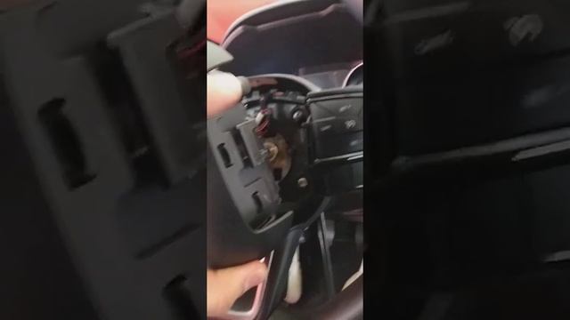 Como retirar o volante com airbag da Fiat toro 2016 смотреть онлайн