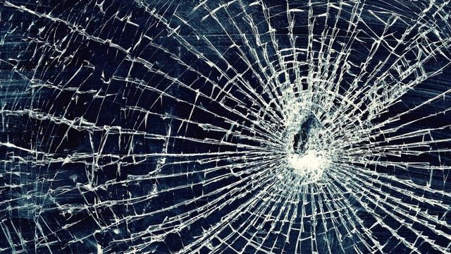 Cracked Phone Screen смотреть онлайн