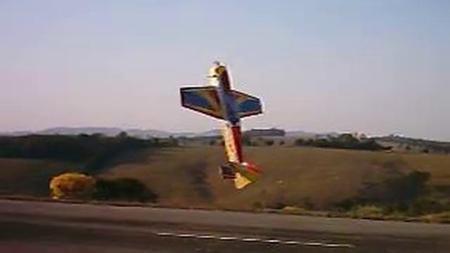 Eduardo Dantas - Varginha/MG - YAK 54 Torque Roll смотреть онлайн
