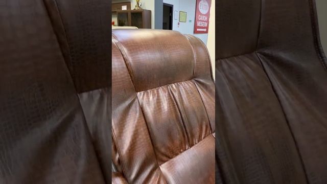 Очень красивое кресло-качалка традиционной конструкции. Мебель Ставрополь смотреть онлайн