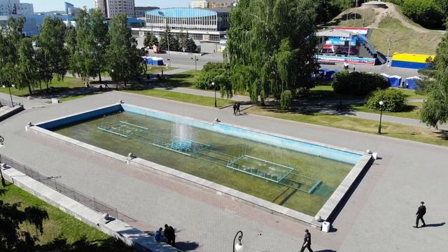 Фонтан на главной площади Барнаула - на площади Сахарова смотреть онлайн