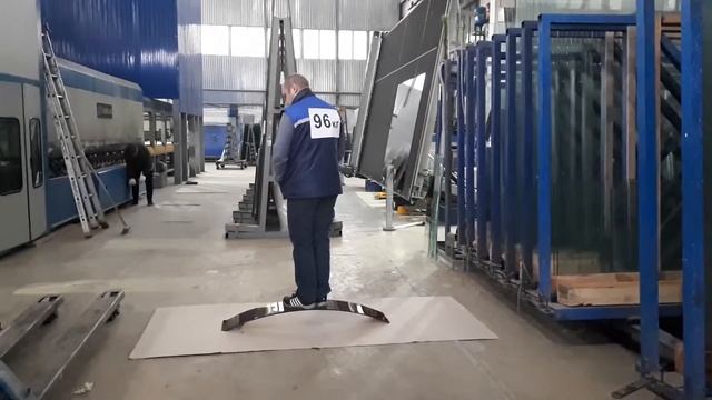 Испытание гнутого закаленного стекла на прочность смотреть онлайн