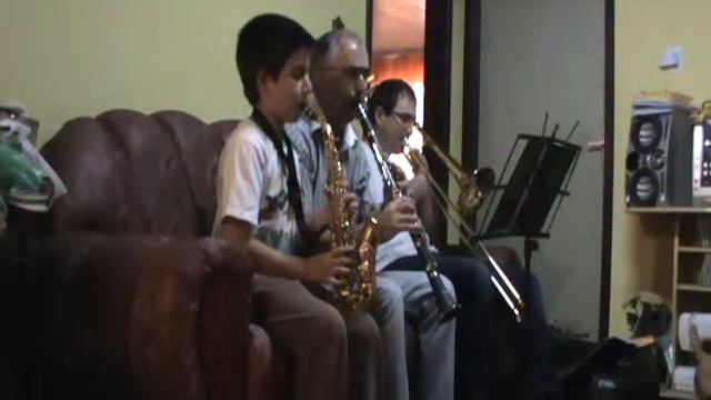 DOUGLAS/DÉCIO/DIVONEI - HINO 466 SAXOFONE SOPRANO CURVO CLARINETE E TROMBONE DE VARA смотреть онлайн