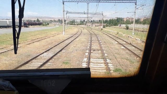 Самое время машинистам грузовых поездов пить кофе в электровозе ВЛ10, кофе бодрит. смотреть онлайн