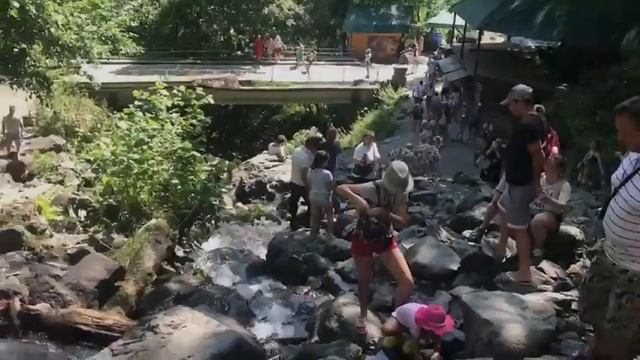 Абхазия.Молочный водопад. Обзор на канале Розовая бабочка смотреть онлайн