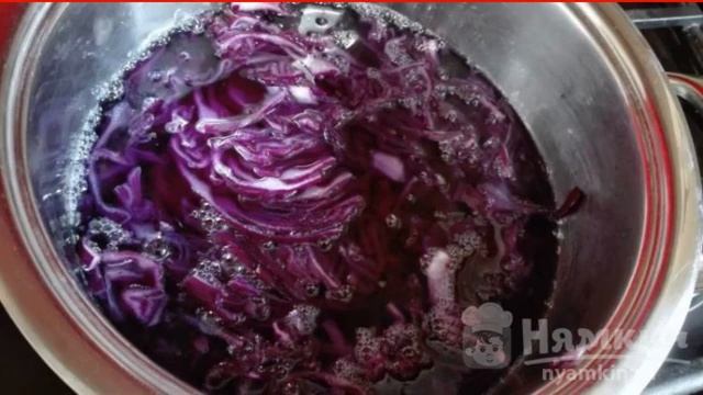 Red cabbage salad with apple смотреть онлайн