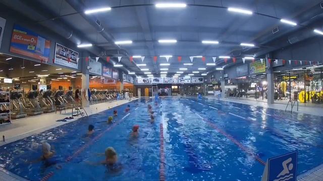 МАРАФОН В БАССЕЙНЕ | Плывём 4 часа в бассейне 25 метров | timelapse смотреть онлайн