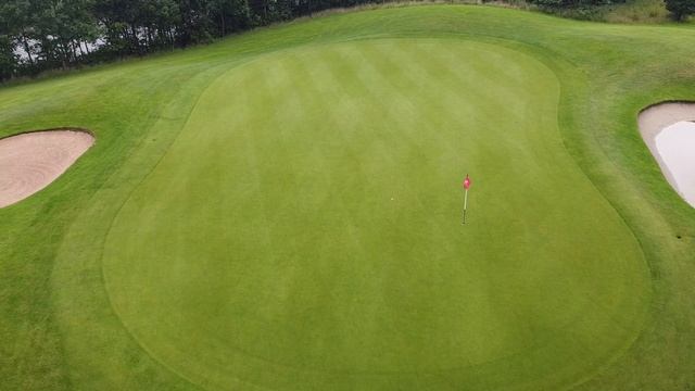 Cheating at golf with ILLEGAL clubs & ball! смотреть онлайн