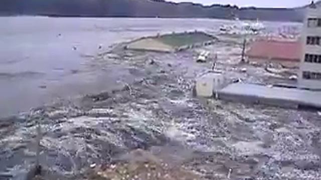 Очень Большой цунами смотреть онлайн