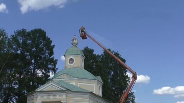 Реставрация креста на Церкви всех святых (Полковая) в городе Тихвин смотреть онлайн