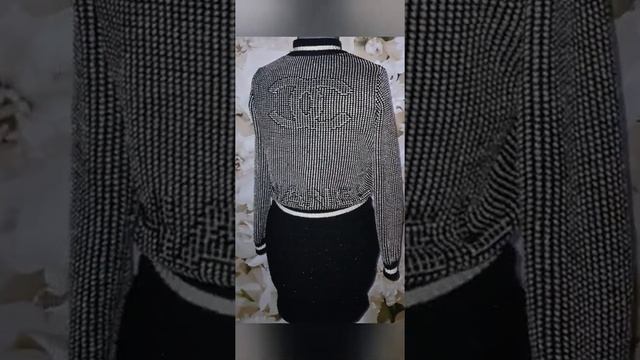 Стильный бомбер . смотреть онлайн