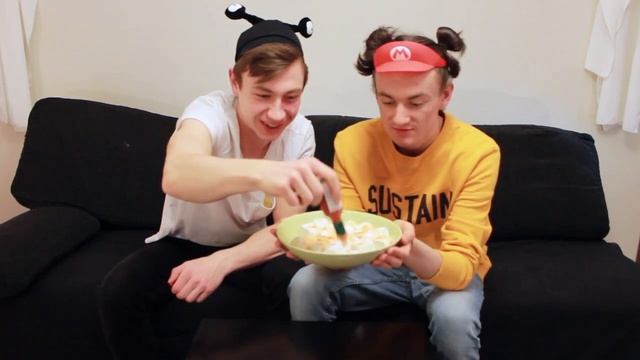 Чили Чаби Бани Челлендж // ШВЕДСКИЙ ПИРОГ ТВ // Chili Chubby Bunny Challenge смотреть онлайн