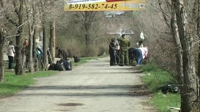 В городе продолжаются субботники по очистке улиц от мусора смотреть онлайн