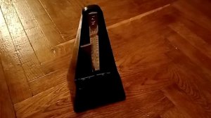 Механический метроном с аккомпанементом :-)