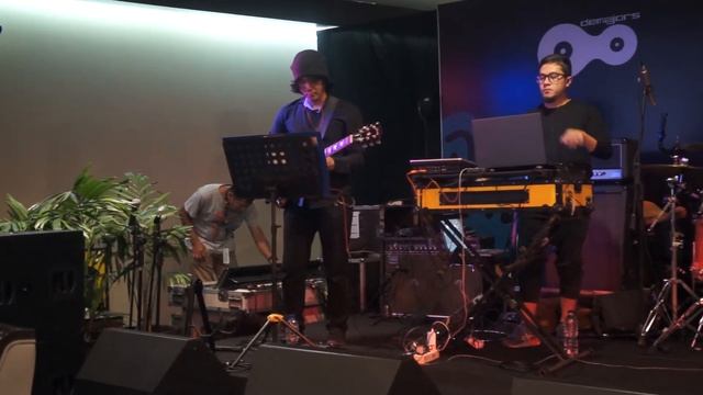 Alsa (Jeane Phialsa) Performing The Moment With You at Java Jazz Festival 2020 смотреть онлайн