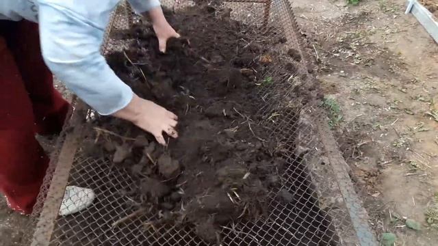 Как можно просто и легко очистить чернозем от мусора и травы смотреть онлайн