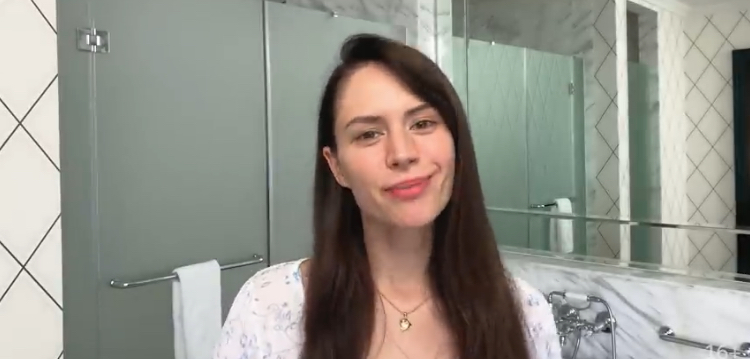 Диана Пожарская Показывает свой уход за кожей и макияж с акцентом на губы смотреть онлайн