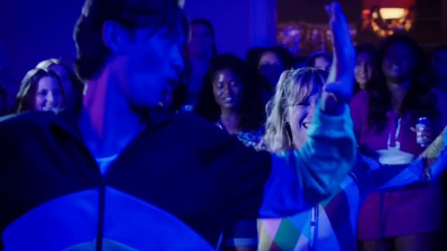 Taylor and Steven dance together [Party in the U.S.A.] [2×06] #thesummeriturnedpretty смотреть онлайн