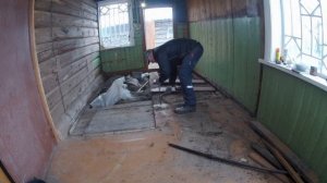 Купил дом в деревне. Ремонт пола в деревянном доме своими руками