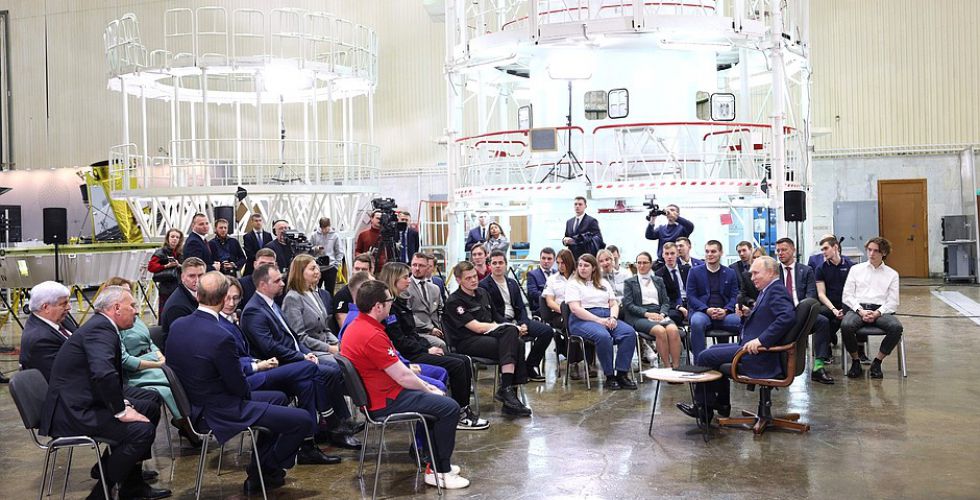 Визит Владимира Путина в РКК «Энергия» смотреть онлайн