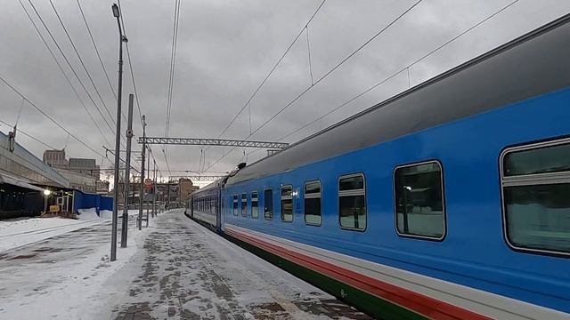 "ЭКСКЛЮЗИВ!" Тепловоз ТЭМ18ДМ-1934 с туристическим поездом 927/928 "Русский Север". Ярославский вкз смотреть онлайн