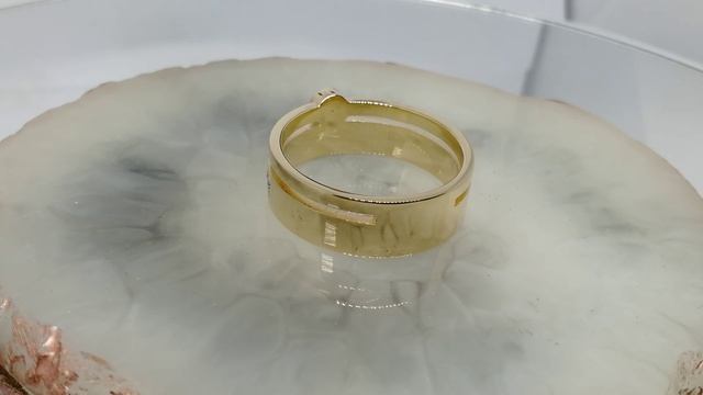 Обручальное кольцо с муассанитами