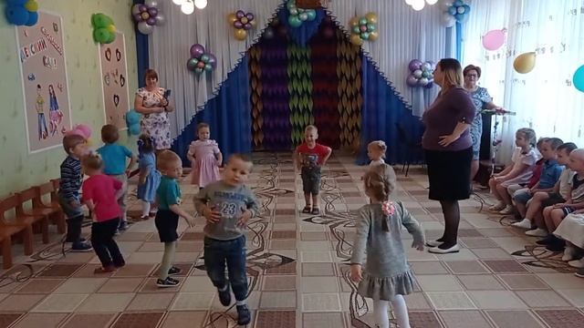 Танец от группы "Гномики" смотреть онлайн
