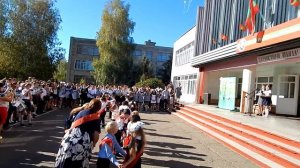 Танец первоклассников «Птицы мои птицы» 1 сентября 2016 г. Первомайская СОШ №1 (ПМР).