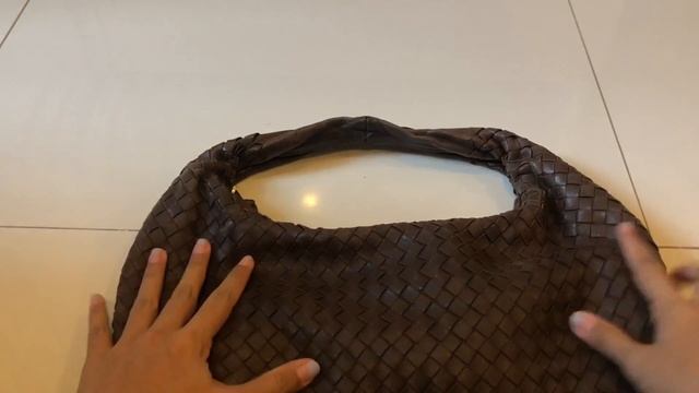 Review: Vintage Bottega Veneta Intrecciato Hobo Bag #bottegaveneta | K LIFESTYLE