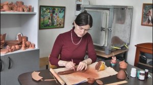 "Игры узоров" - лепим колокольчик из глины. Часть 1 (Бийское телевидение)