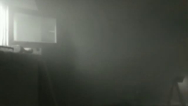 Зачистка бетонной чаши бассейна перед оштукатуриванием.