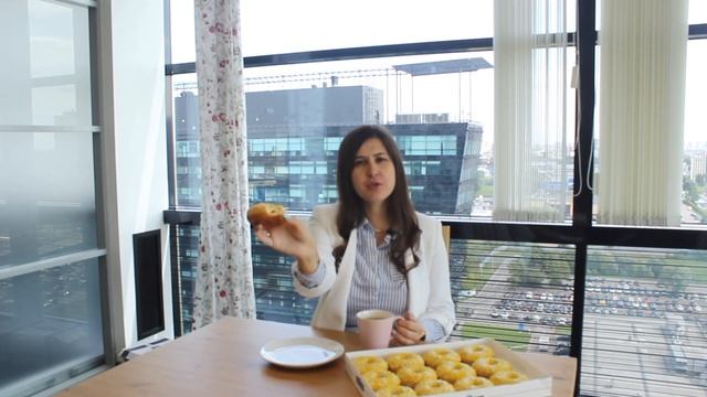 Пробуем пончик с манго!? Вау эффект? смотреть онлайн