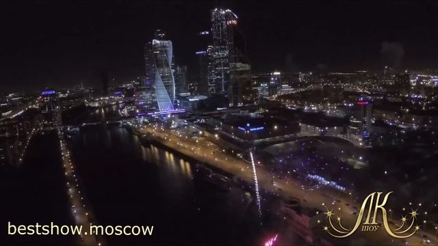 Новогодний Салют от "ШОУ ЛУЧШИХ КОЛЛЕКЦИЙ" с баржи, ресторан "Крыша Мира" смотреть онлайн