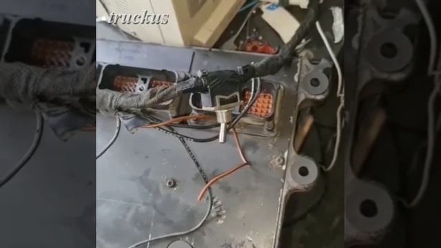 ПРОШИВАЕМ CUMMINS ISM 11 НА СТОЛЕ смотреть онлайн