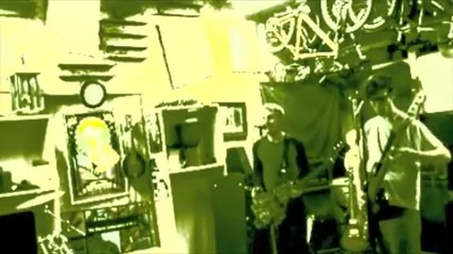 Bong Water and Comic Books смотреть онлайн