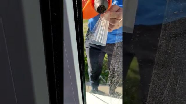 Лайфхак як зняти скотч з вікна !!!! смотреть онлайн
