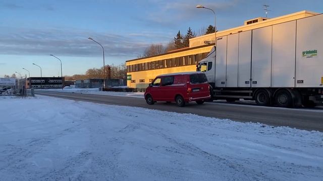 Köp Transportbil Volkswagen Transporter Kombi 2 5 TDI DSG på Klaravik смотреть онлайн