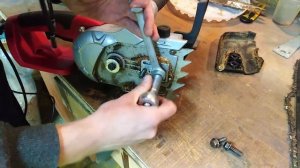 Как повысить надежность электропилы. Замена болтов шины на шпильки.