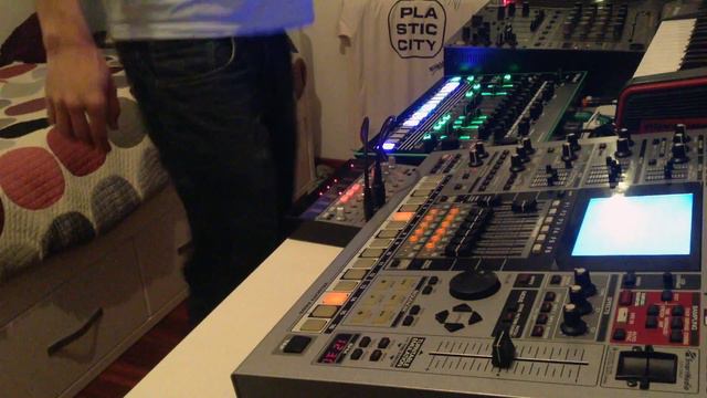 Jackloops Live ( Roland tr8, Roland MC909, Korg volca bass, novation impulse 25, kaoss pad 3) смотреть онлайн