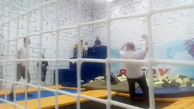 Батутный центр "Вверх" смотреть онлайн