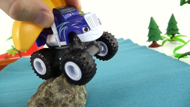 Игрушечные Супер Истории - Вспыш и машинки - Крушила бежит от миньона смотреть онлайн