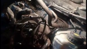 Где находится водяной насос на Шкода Ети