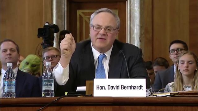 Sen. Lee questions Interior Secretary nominee Bernhardt смотреть онлайн