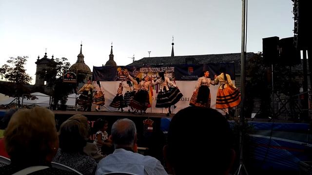 Polka de la plaza por los Zipi Zape смотреть онлайн