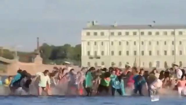 Как поднять настроение. Танцы на воде. смотреть онлайн