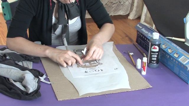 How to Stencil Your Drawing Onto a Shirt : Being Crafty смотреть онлайн