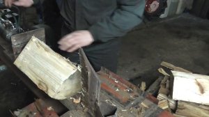Гидравлический дровокол в деле