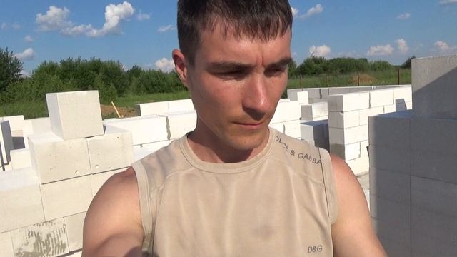 обзор планировки дома + Краш-тест перегородок над окнами сделанные своими руками из газоблока смотреть онлайн