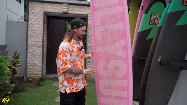 Бросил все и открыл школу сёрфа на Бали